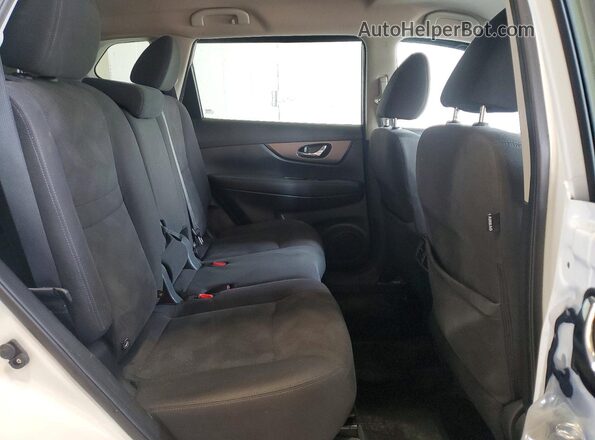 KNMAT2MT1GP682335 2016 NISSAN ROGUE White Widok wnętrza z tyłu