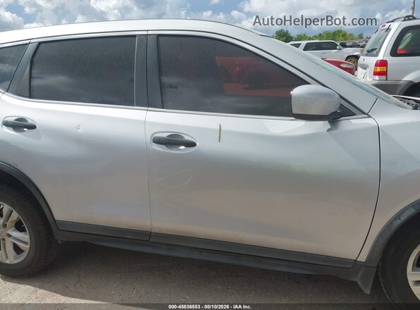 KNMAT2MT1HP617146 2017 NISSAN ROGUE Silver Вид задньої частини салону