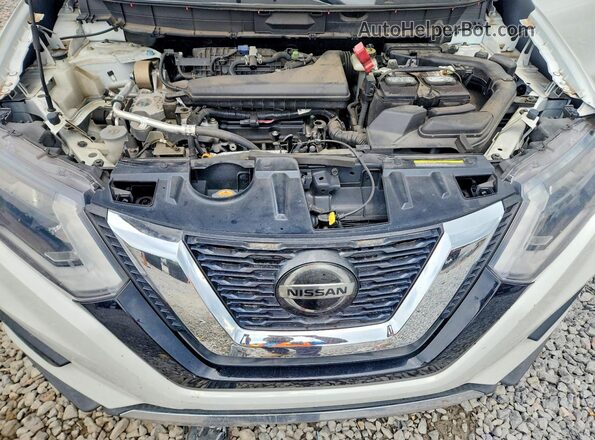 KNMAT2MT1JP571873 2018 NISSAN ROGUE White Vista del compartimento del motor