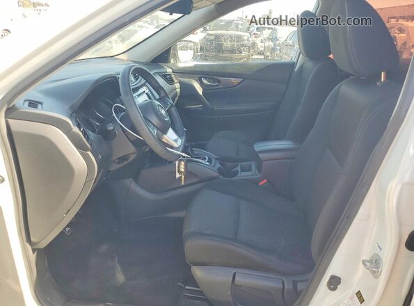 KNMAT2MT1JP603494 2018 NISSAN ROGUE White Front interior view