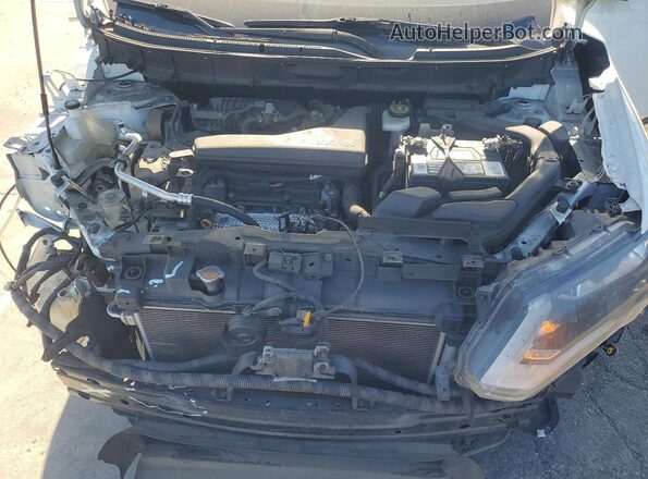 KNMAT2MT1JP603494 2018 NISSAN ROGUE White Engine compartment view