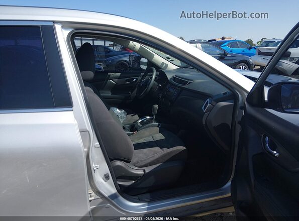 KNMAT2MT2GP678536 2016 NISSAN ROGUE Silver Front interior view