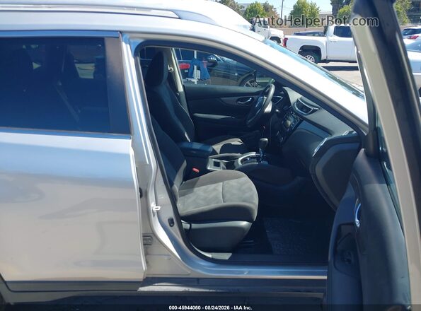 KNMAT2MT2GP684546 2016 NISSAN ROGUE Silver Widok wnętrza z przodu