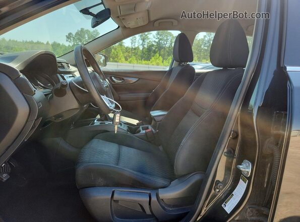 KNMAT2MT2HP530615 2017 NISSAN ROGUE Черный Вид салона спереди