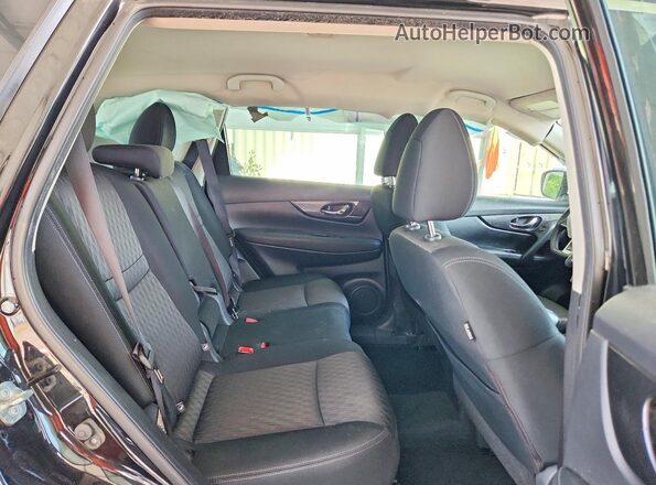 KNMAT2MT2HP614014 2017 NISSAN ROGUE Black Вид задньої частини салону