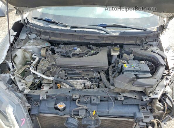 KNMAT2MT2JP513271 2018 NISSAN ROGUE Silver Vista del compartimento del motor