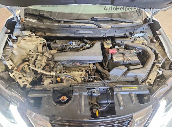 KNMAT2MT2JP523928 2018 NISSAN ROGUE White Rear interior view