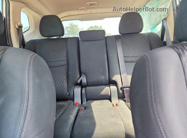 KNMAT2MT2JP552751 2018 NISSAN ROGUE White Widok tylnych siedzeń