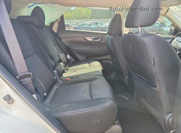 KNMAT2MT2JP552751 2018 NISSAN ROGUE White Widok wnętrza z tyłu