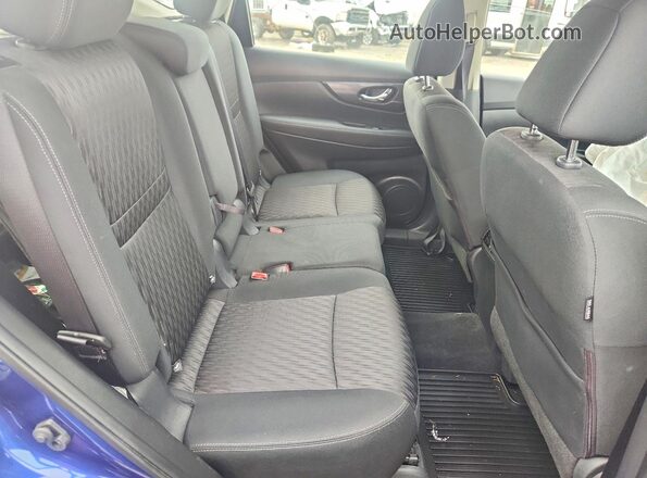 KNMAT2MT2JP611068 2018 NISSAN ROGUE Blue Rear interior view