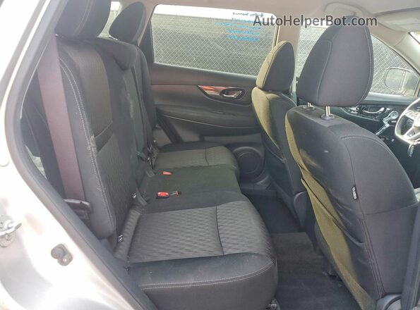 KNMAT2MT3HP503925 2017 NISSAN ROGUE Silver Вид задніх сидінь