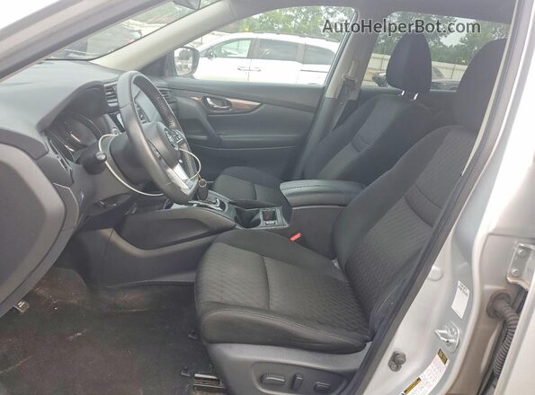 KNMAT2MT3HP503925 2017 NISSAN ROGUE Silver Вид салону спереду