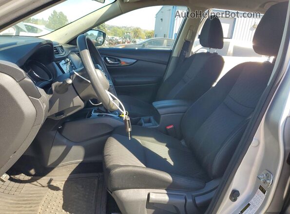 KNMAT2MT3HP532289 2017 NISSAN ROGUE Silver Front interior view