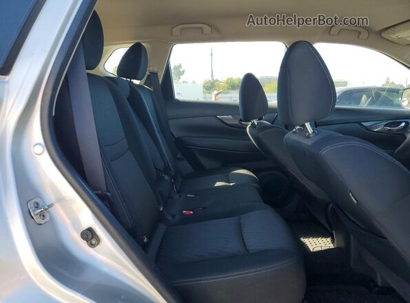 KNMAT2MT3HP532289 2017 NISSAN ROGUE Silver Rear interior view