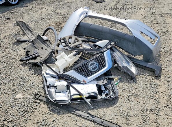 KNMAT2MT3JP556131 2018 NISSAN ROGUE Silver VIN კოდის სტიკერის ხედი