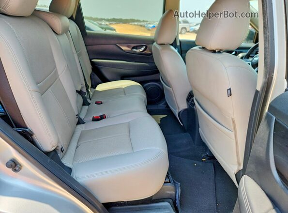 KNMAT2MT3JP602413 2018 NISSAN ROGUE Silver Widok wnętrza z tyłu