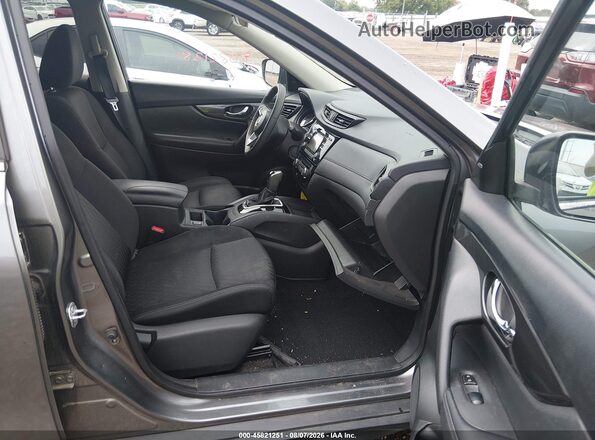 KNMAT2MT4HP572932 2017 NISSAN ROGUE Gray Widok wnętrza z przodu
