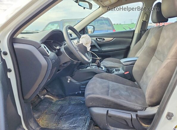 KNMAT2MT5GP706359 2016 NISSAN ROGUE White Front interior view