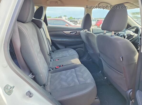 KNMAT2MT5GP706359 2016 NISSAN ROGUE White Rear seats view