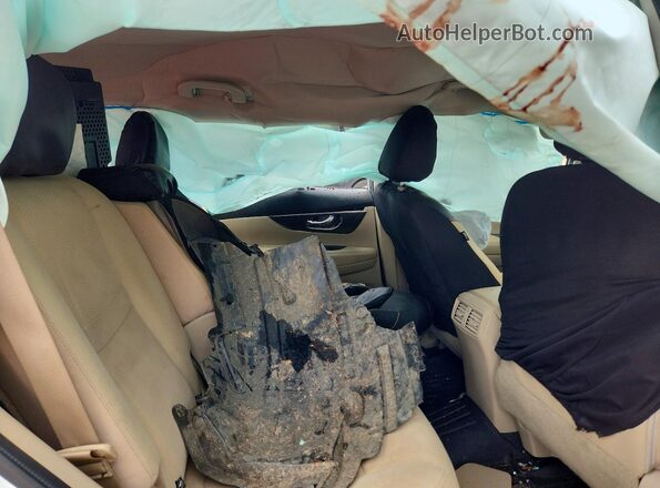KNMAT2MT5GP728264 2016 NISSAN ROGUE White Widok wnętrza z tyłu