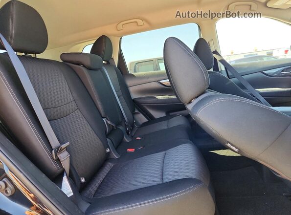 KNMAT2MT5JP593438 2018 NISSAN ROGUE Черный Вид задних сидений