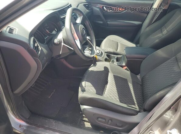KNMAT2MT5JP596484 2018 NISSAN ROGUE Черный Вид салона спереди