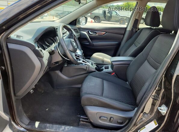 KNMAT2MT5JP618614 2018 NISSAN ROGUE Black Widok wnętrza z przodu