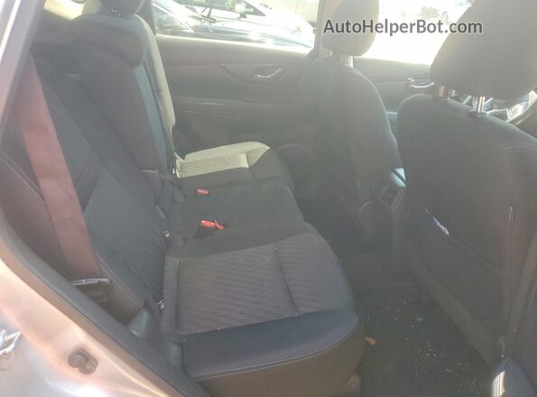 KNMAT2MT6HP537843 2017 NISSAN ROGUE Silver Vista interior trasera