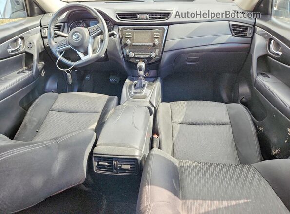 KNMAT2MT6HP537888 2017 NISSAN ROGUE Silver Widok deski rozdzielczej