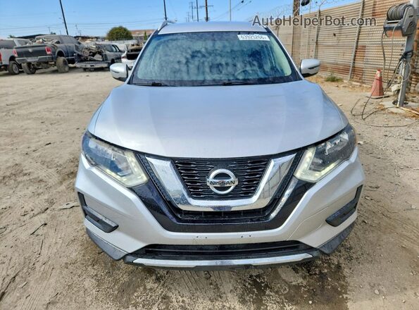 KNMAT2MT6HP537888 2017 NISSAN ROGUE Silver Widok z przodu