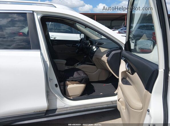 KNMAT2MT6HP550642 2017 NISSAN ROGUE White Widok wnętrza z przodu