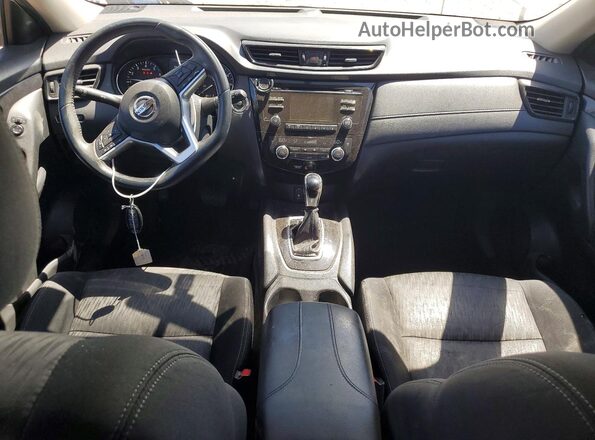 KNMAT2MT7HP544848 2017 NISSAN ROGUE Silver Vista del salpicadero