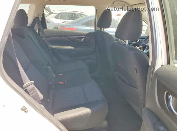 KNMAT2MT7HP550276 2017 NISSAN ROGUE White Vista de los asientos traseros