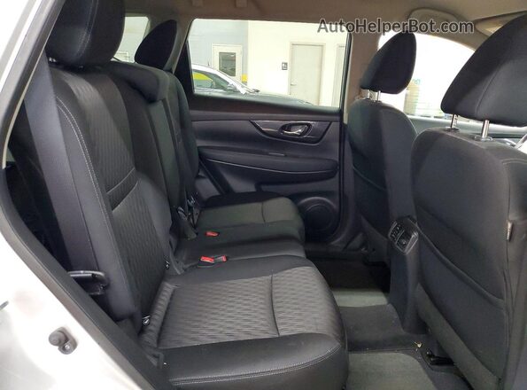 KNMAT2MT7HP570754 2017 NISSAN ROGUE Silver Rear interior view