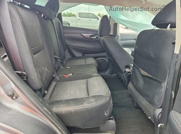 KNMAT2MT7JP504758 2018 NISSAN ROGUE Gray Widok wnętrza z tyłu