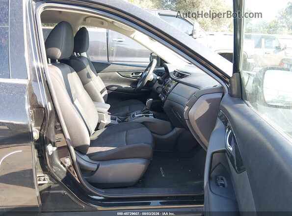 KNMAT2MT7JP524878 2018 NISSAN ROGUE Черный Вид салона спереди