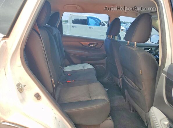 KNMAT2MT7JP530695 2018 NISSAN ROGUE White Rear seats view