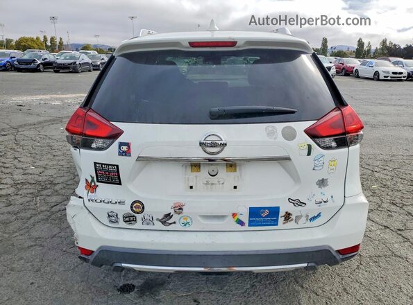 KNMAT2MT7JP570503 2018 NISSAN ROGUE White Rear view