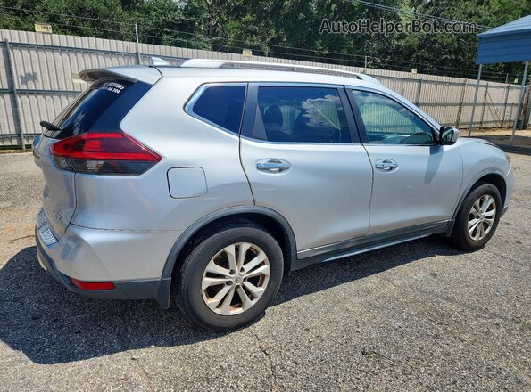 KNMAT2MT7JP590587 2018 NISSAN ROGUE Silver Trasero derecho