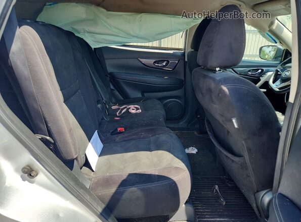 KNMAT2MT7JP590587 2018 NISSAN ROGUE Silver Vista interior trasera