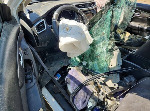 KNMAT2MT8GP615909 2016 NISSAN ROGUE White Vista del salpicadero