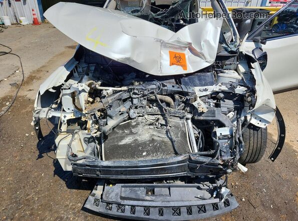 KNMAT2MT8GP615909 2016 NISSAN ROGUE White Vista del compartimento del motor
