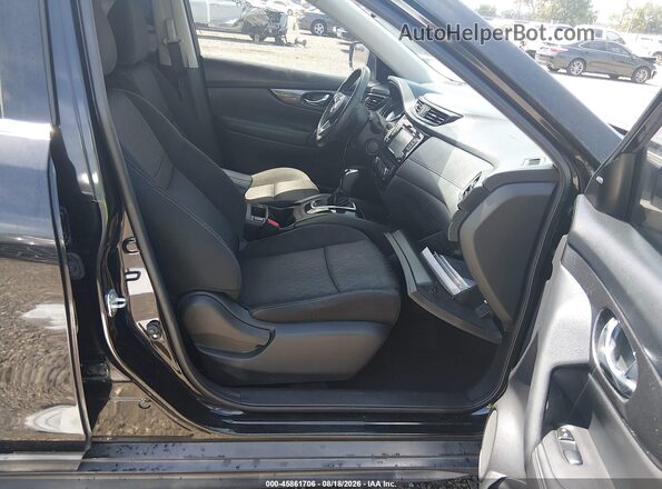 KNMAT2MT8HP608797 2017 NISSAN ROGUE Черный Вид салона спереди