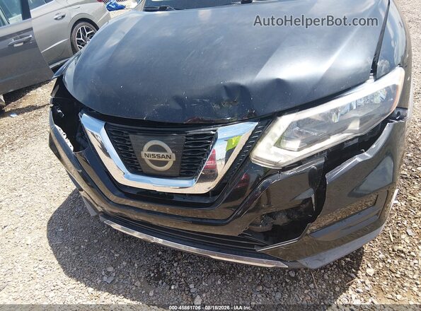 KNMAT2MT8HP608797 2017 NISSAN ROGUE Черный Вид спереди