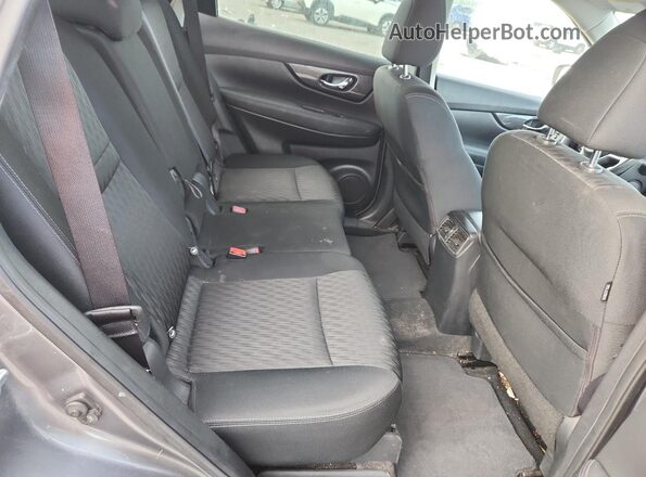 KNMAT2MT8HP613000 2017 NISSAN ROGUE Gray Rear interior view