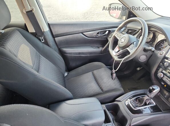 KNMAT2MT8HP613000 2017 NISSAN ROGUE Gray Front interior view