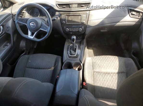 KNMAT2MT8JP535582 2018 NISSAN ROGUE Silver Vista del salpicadero