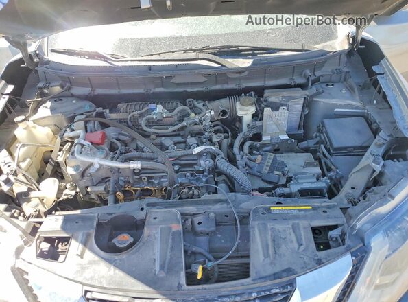 KNMAT2MT8JP535582 2018 NISSAN ROGUE Silver Vista del compartimento del motor