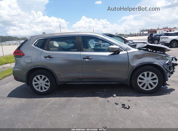KNMAT2MT8JP567299 2018 NISSAN ROGUE Серый Вид задней части салона