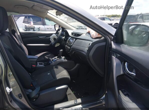 KNMAT2MT8JP567299 2018 NISSAN ROGUE Серый Вид салона спереди
